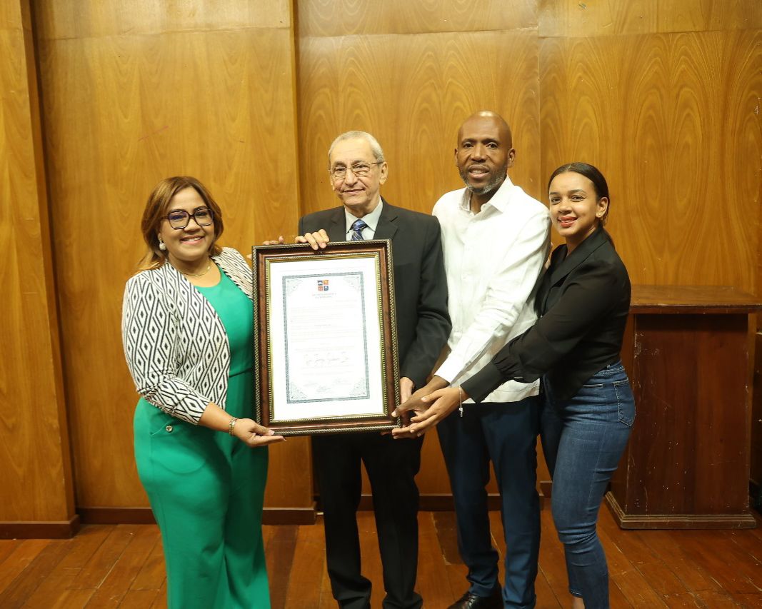 Ayuntamiento La Romana declara a Jorge Subero Isa, visitante Distinguido