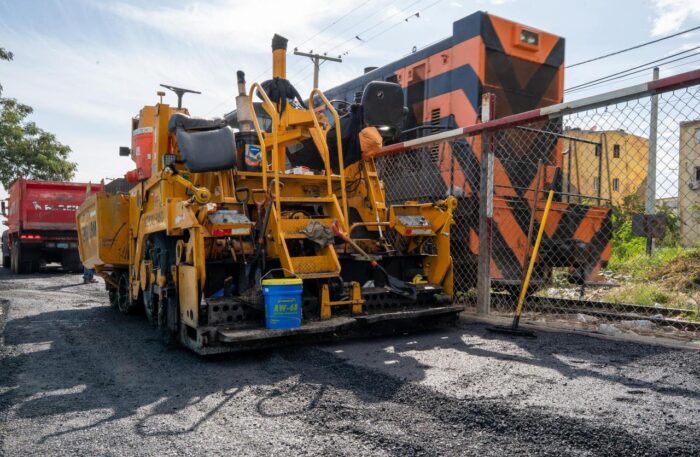 Alcaldía de La Romana mantiene gran operativo de asfalto y bacheo