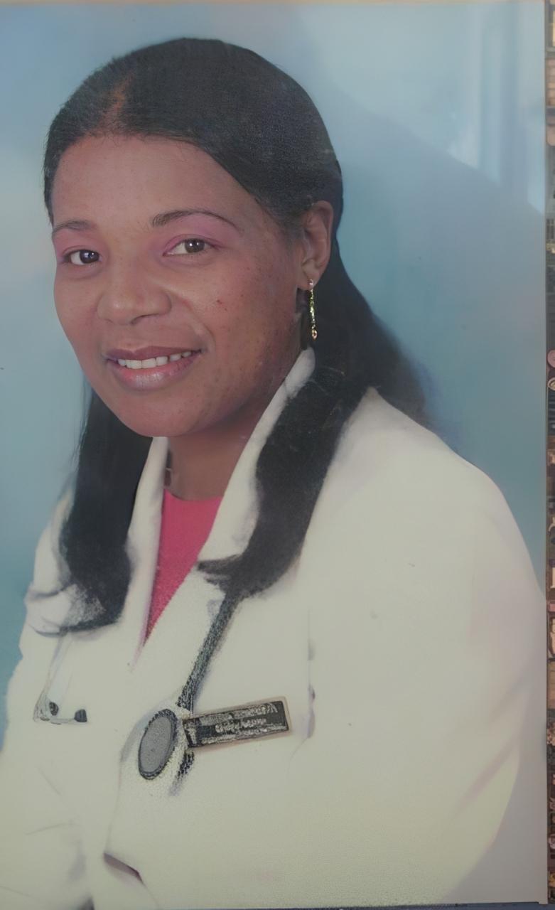 Mirtha Zenaida Semper Ortiz Escritora Dominicana