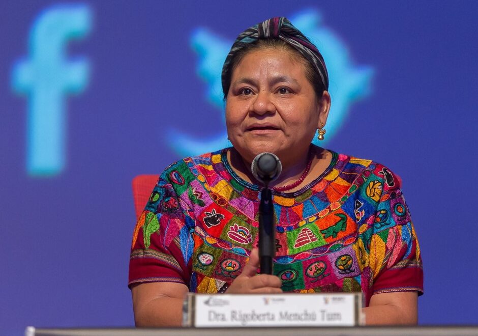 Menchú llama a “no callarse ante a armas nucleares y el odio”