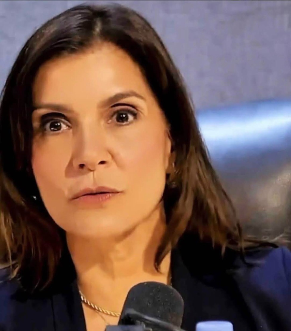 Embajadora de Estados Unidos entrevista por Santiago Matías, (plataforma Alofoke Media Group), en el 